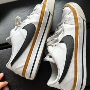 Nike Women’s Court Legacy 6.5